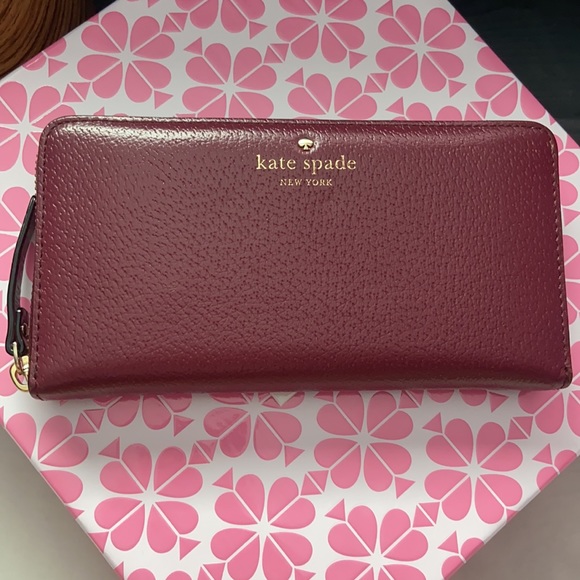 •Kate Spade Wallet - Picture 4 of 8